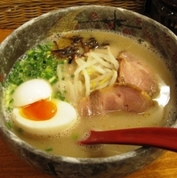 「らーめん 670円+味玉（クーポン利用）」@豚骨らーめん れんの写真