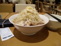 「ラーメン（並）豚マシ+ヤサイ+ニンニク+アブラ」@ジャンクガレッジ イオンレイクタウンmori店の写真