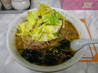 「みそモツらーめん+キャベツ」@とらやの写真