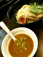 「チキンカレーつけ麺（850円）+海老辛爆弾ハーフ（50円）+小ラ」@TOKYO 鶏そば TOMOの写真