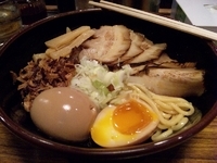 「チャーシュー油めん・味玉【900円】」@辛しやの写真