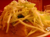 「ラーメン豚2枚入り ヤサイ ニンニク ネギ」@ちばからの写真