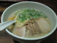 「白丸肉入り」@一風堂 横浜ポルタ店の写真