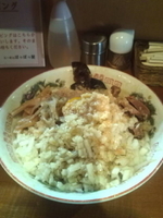 「油めん（ニンニク味濃いめ玉ねぎマシマシ）+大盛り」@らーめん ぽっぽっ屋 水道橋店の写真