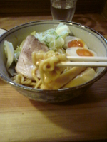 「夜限定 油そば（坦々）680円+ライス（サービス券）」@和風とんこつラーメン 景虎の写真