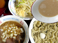 「たま小つけ麺（ニンニクヤサイ）@900」@蓮爾 登戸店の写真