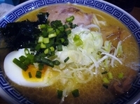 「とんこつ塩ラーメン・中盛り（680円）」@麺屋 律の写真