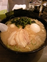 「ラーメン醤油 大700  味付け玉子70」@横浜ラーメン 壱六家 相模大野モアーズ店の写真