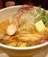 「新じゃがたまの桜塩バターラーメン 【850円】」@ら〜麺 もぐやの写真