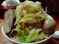 「ぶら二郎（大盛・野菜・ニンニク）850円+豚マシ150円+メルマ」@にぼぶらの写真
