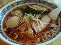 「ワンタン麺（動物系）+煮卵」@中華そば おかめの写真