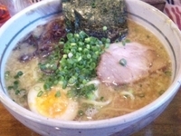 「塩豚骨らーめん【超濃厚背脂こってり】（太麺）+大盛り ￥710+」@豚骨らーめん いちご家の写真