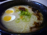 「極丸玉とんこつ(950円)+日本一の餃子ネギネギ(480円)」@満洲屋が一番 ららぽーと新三郷店の写真