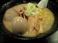 「味噌らぁめん（780円）+とろとろ半熟煮玉子（100円）+特製チ」@らいらい陣 前橋店の写真