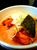 「濃厚豚骨らーめん 650円」@めん屋 いなば‏ 御徒町店の写真