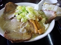 「塩チャーシューらーめん・大盛り（940円）」@北海とんこつらーめん 純輝 白井店の写真