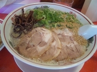 「大盛りラーメン650円+替え玉100円」@090ラーメンけんのすけ 本店の写真