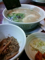 「豚骨ラーメン+魚辛そぼろ+替え玉2回+ミニカレー」@博多長浜らーめん 楓神の写真