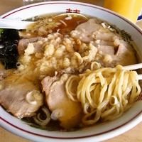 「ニンニクラーメン+チャーシュー（大盛） 550円+100円+15」@萬信ラーメンの写真