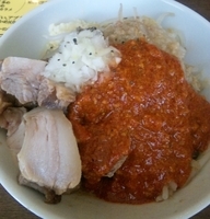 「ぶた入りオロチョンラーメン（スープ抜き）650円+ヤクミ増し0円」@にかいやの写真