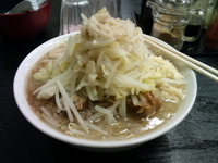 「小豚入らーめん+ニンニクヤサイアブラ」@らーめん豚喜の写真