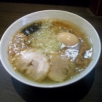 「塩らぁ麺+名古屋コーチン味付たまご」@支那そばや 本店の写真