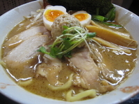 「特製濃厚豚骨魚介そば 塩（中盛）」@麺屋33の写真