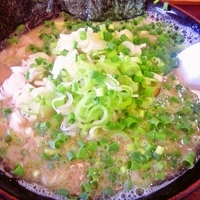 「ねぎ豚骨 まる+替玉」@博多ラーメン とんこつ家の写真