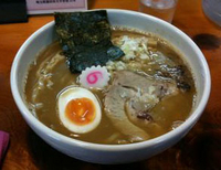 「濃厚中華そば（小）700円」@つけ麺 中華そば 佐とうの写真