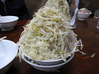 「ラーメン大 + ニンニク + ヤサイ（マシとWの間くらい）」@ドン-キタモトの写真