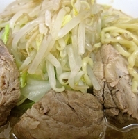 「塩豚ラーメン ヤサイニンニク 830円」@ラーメン ○菅の写真