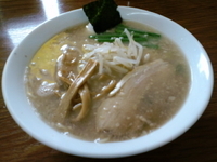 「ラーメン（麺硬め） 600円」@本格的豚骨そば まりぼの写真
