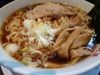 「濃厚醤油ラーメン（麺大盛り）」@ラーメン純風殿 堺東本店の写真