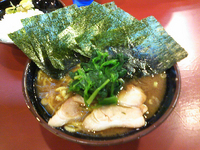 「ラーメン+海苔+ライス（630円+20円+110円）」@家系総本山 ラーメン吉村家の写真