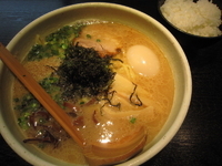 「とんこつしょうゆ+味玉（700円+クーポン）」@麺家 大国の写真