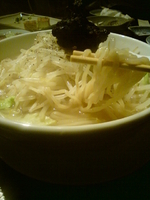 「ちょも山盛り 湯麺（野菜大盛）780円」@チョモランマ ビア&ワインホール 新橋店の写真