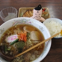 「ラーメン（ライス、ところてん付き）550円+餃子200円」@カネダイの写真