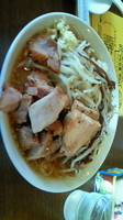 「豚入りラーメン（中盛）」@にかいやの写真