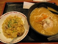 「ランチセット2（味噌ラーメン&半チャーハン）630円」@しせん亭 運動公園店の写真