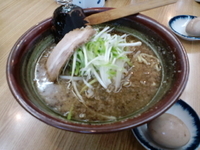 「醤油ラーメン630円+味玉20円」@むてっぽう 魚津店の写真