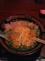 「天然とんこつらーめん+追加チャーシュー+替え玉1」@一蘭 アトレ上野 山下口店の写真