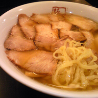 「焼豚ラーメン（太麺）」@喜多方ラーメン 坂内 初台店の写真