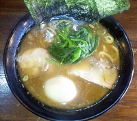「ラーメン+味玉」@家系ラーメン 浮浪雲の写真