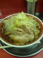 「ラーメン(ヤサイ・ニンニク・カラメ)700円」@ラーメン遊の写真