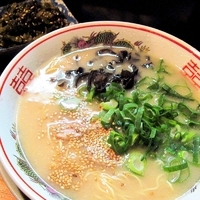 「博多とんこつラーメン かためん 濃い味  + 高菜」@陣屋の写真
