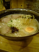 「塩肉とんこつ700円」@肉とんこつらーめん 味伝の写真