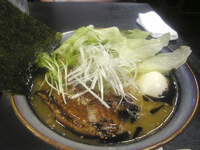 「鳥そば（太麺）700円+替え玉（博多麺）100円」@カフェバールナ 麺の部の写真