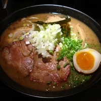 「真空そば（チャーシュー:直火焼） 700円+チャーシュー（炭火焼」@喜元門 本店の写真