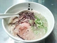 「直球とんこつラーメンカタメ+替え玉カタメ」@麺屋 九秀の写真