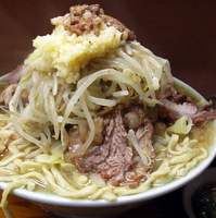 「豚増し 1000円  しょうがダレ やさいにんにくあぶら !」@ラーメン富士丸 板橋南町店の写真